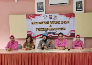 Bhayangkari & Polwan Polda Kaltim Gelar Bakti Sosial: 50 Warga Sepinggan Terima Bantuan Tunai