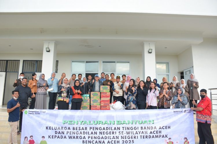 Ketua PT Banda Aceh Salurkan Bantuan Untuk 11 Pengadilan Terdampak Banjir