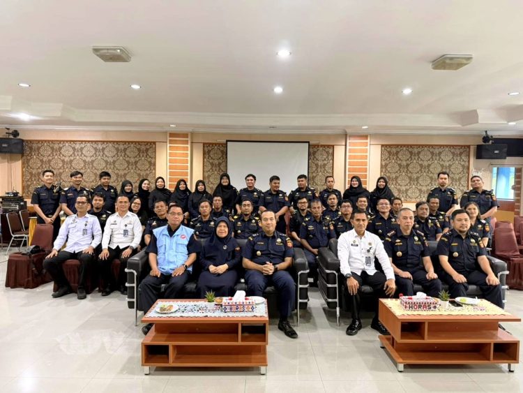 Karutan Labuhan Deli Menjadi Narasumber pada Webinar Hari Antikorupsi Sedunia 2025 di KPPBC TMP B Medan