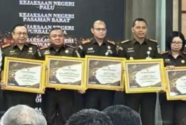 Mantap, Kejari Kutai Timur Berhasil Raih Penghargaan Predikat WBK Tahun 2025