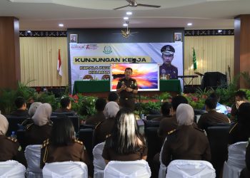 KAJATI KALTIM KUNJUNGI KEJARI KUTAI BARAT, TEKANKAN KERJA PROFESIONAL DAN KESIAPAN HADAPI PEMBERLAKUAN KUHP DAN KUHAP BARU