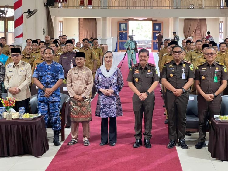 Kajati Kepri Kunker dan Laksanakan 3 Agenda Penting di Natuna, FGD Jaga Desa, Supervisi dan Bakti Sosial.