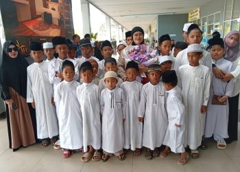 KEDATANGAN BUNDA JENY CLAUDYA LUMOWA atau (BUNDA NAOMI) DI BERAU UNTUK PERESMIAN PANTI ASUHAN NAMA BARU