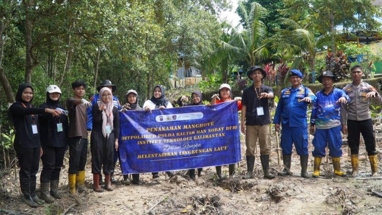 Dit Polairud Polda Kaltim Bersama Sobat Bumi ITK Gelar Sosialisasi Kesiapsiagaan Bencana dan Penanaman Mangrove