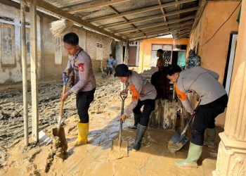 Brimob Polri Perkuat Pemulihan Warga Padang Pariaman Melalui Penyediaan Air Bersih, Huntara dan Akses Jalan