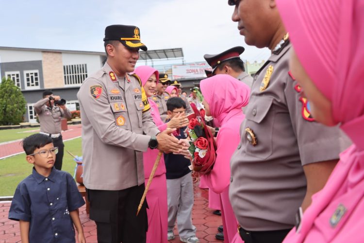 Akhir Tahun 2025, Kapolres Kukar Pimpin Langsung Kenaikan Pangkat 67 Personelnya