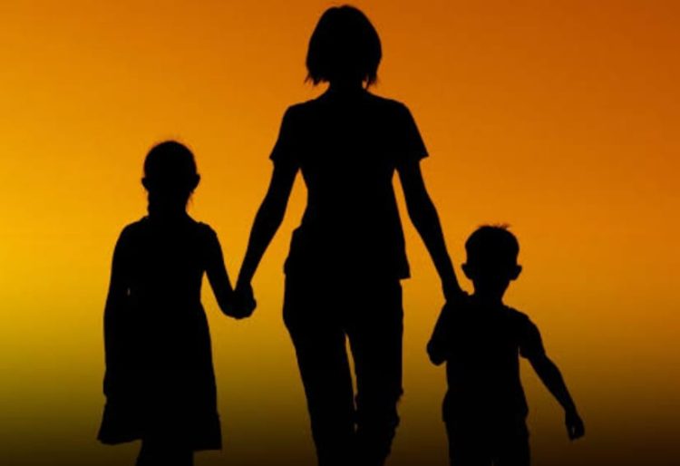 PROF DR SUTAN NASOMAL SANGAT PRIHATIN DENGAN KASUS GANTUNG DIRI IBU RUMAH TANGGA MELIBATKAN ANAK “INI ADALAH KRISIS SOSIAL DESA GAGAL MELINDUNGI WARGANYA”