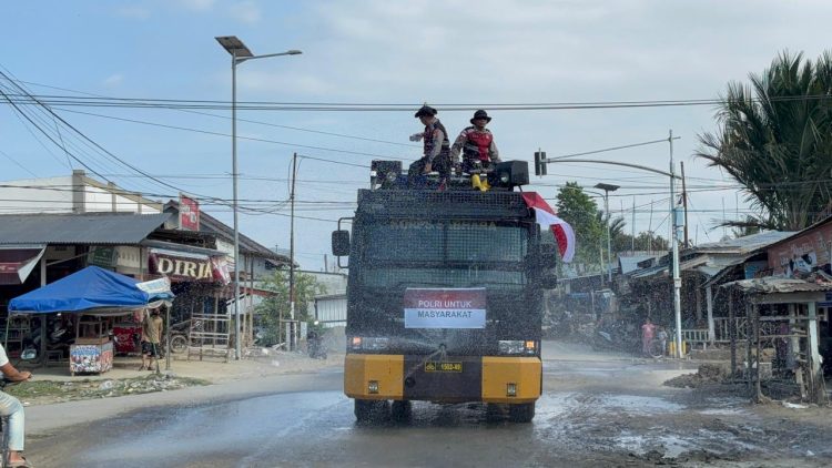 Aksi Humanis Polres Pidie Jaya Tuai Apresiasi Warga, Debu Pascabanjir Berhasil Dikendalikan