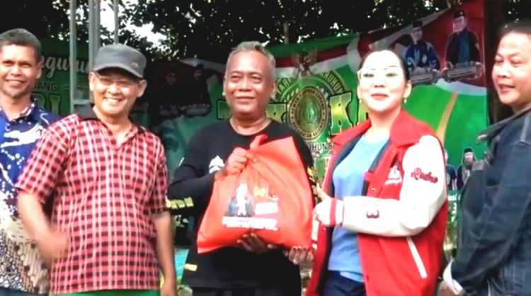 Nia Purnama Sari Anggota DPRD Provinsi Banten Salurkan Bantuan Bagi Warga Terdampak Banjir