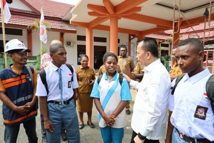 Pemerintah Hadir Lewat Sekolah Rakyat, Jalan Keluar Anak Papua dari Putus Sekolah