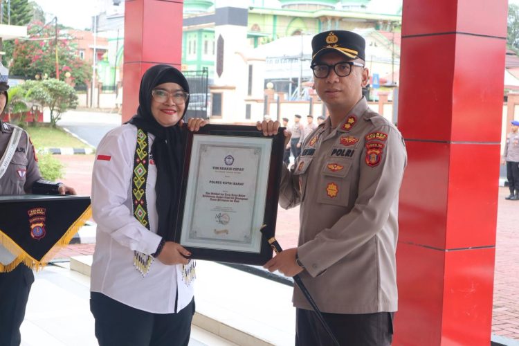 Polres Kutai Barat Raih Penghargaan Pertama dari TRCPPA Indonesia, Luncurkan Podcast Perdana Se-Kaltim