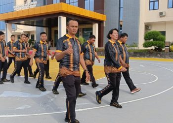 Jumat Sehat, Kapolresta Balikpapan bersama PJU dan Seluruh Personel Polresta Balikpapan Ikut Serta Jalan Santai