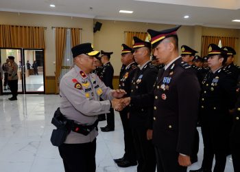 445 Personel Polda Kaltim Terima Tanda Kehormatan Satyalencana Pengabdian