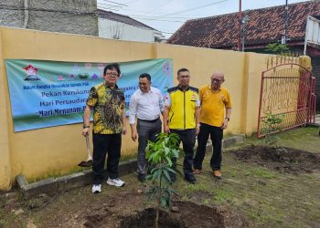 Sugianto Anggota FRAKSI PDIP DPRD Provinsi, Dalam Peringati Pekan Kerukunan Antar Agama Sedunia Ajak Tanam Pohon