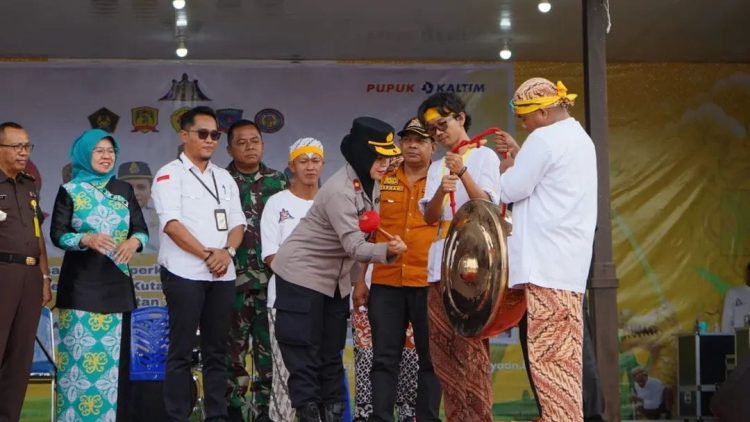 Wakapolres Bontang Hadiri Pembukaan HUT ke-7 RKB dan Festival Budaya Kutai