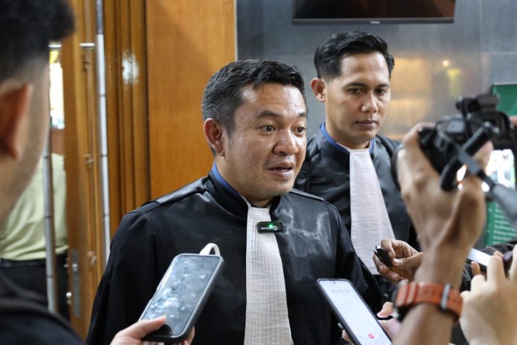 Strategi Perintangan Perkara Korupsi  Melalui Aliran Dana Buzzer dalam  Perintangan Perkara Suap Hakim