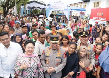 Kapolri dan Ketua Komisi IV DPR RI Salurkan 16 Truk Bantuan untuk Korban Bencana di Tapanuli Tengah