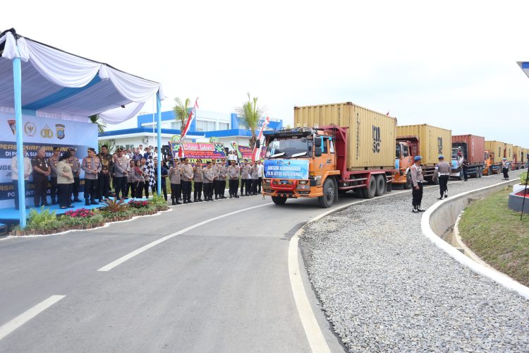 Lepas 22 Kontainer, Kapolri Pastikan Bantuan Terdistribusi Merata hingga Wilayah Terdampak Terpencil