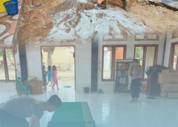 Aksi Humanis Brimob: Gotong Royong Perbaiki Fasilitas Masjid Demi Kenyamanan Umat