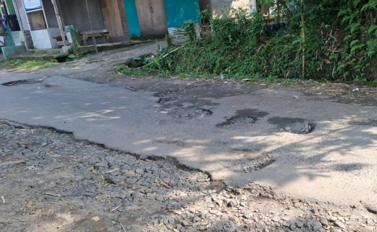 Pandeglang Banten Darurat Jalan Rusak: Janji Program Gubernur Dipertanyakan