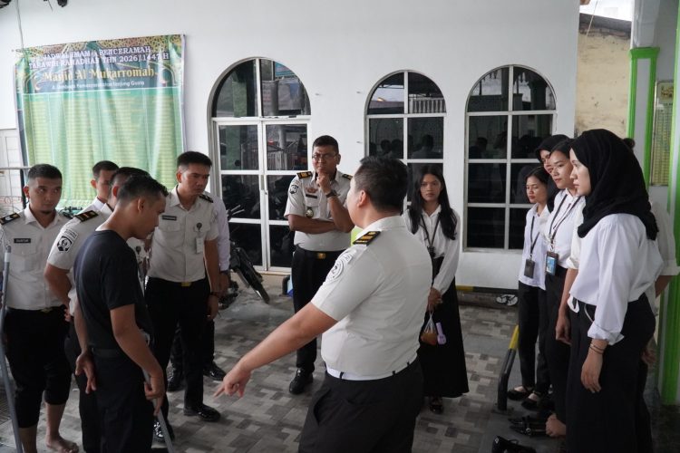 Rutan Kelas I Medan Gelar Gotong Royong Bersihkan Masjid Sambut Ramadhan