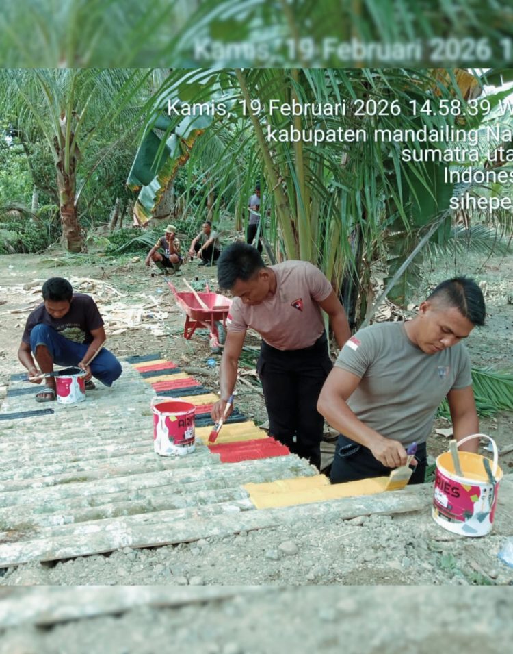 Brimob Polda Sumut Bangun Jembatan Darurat di Pelosok Tapsel, Akses Warga Kembali Terhubung