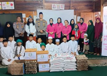 Jumat Berkah Di Bulan Ramadhan 1447 H Kapolres Di Dampingi Ketua Bhayangkari Cabang Pakpak Bharat Kunjungi Ponpes Serta Mesjid.