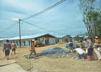 Bersama Warga Bangun Kembali Desa, Brimob Batalyon C Hadir di Lokasi Huntara