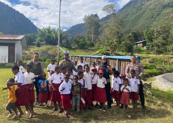 TRCPPA BERI PENGHARGAAN KHUSUS UNTUK AKP TUTIK YULIATI, KASAT LANTAS POLRES LANNY JAYA   