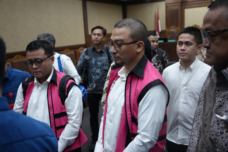 Majelis Hakim Jatuhkan Hukuman 9–15 Tahun Penjara kepada 9 Terdakwa Kasus Korupsi Pertamina
