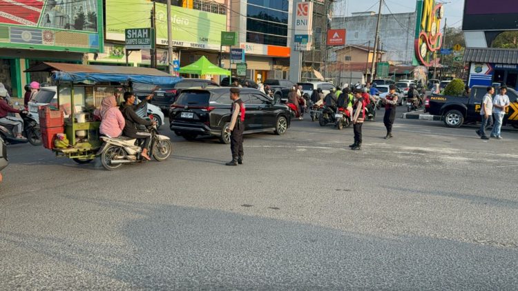 Sigap Dan Humanis Kapolres Binjai Bantu Dorong Betor Mogok