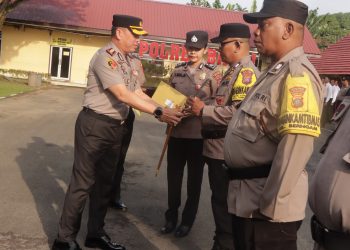 Kapolres Binjai Beri Penghargaan Terhadap Tiga Personil Bhabinkamtibmas