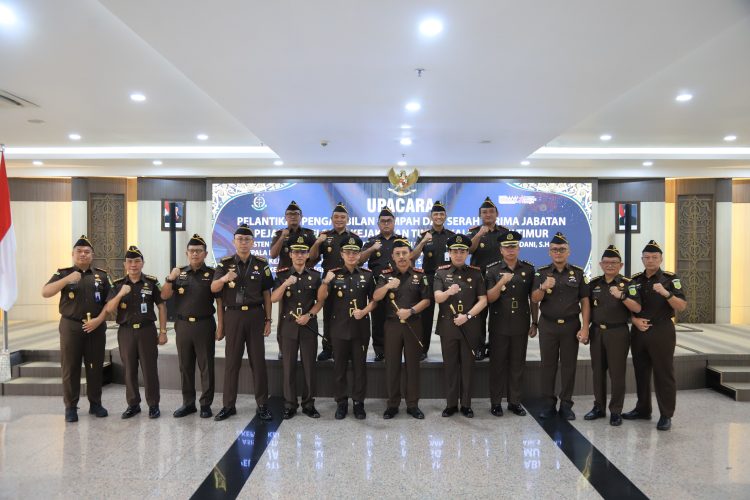 Kajati Kaltim Lantik dan Ambil Sumpah Pejabat Eselon III di Lingkungan Kejati Kalimantan Timur