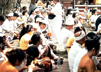 Jika Keheningan Nyepi Tak Lagi dihormati di Bali, Maka Yang Sedang Tergerus Bukan Tradisi—Melainkan Harga Diri Paeradaban Bali Itu Sendiri