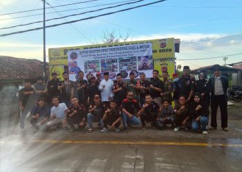 Ramadan Penuh Kepedulian – BPPKB Banten DPAC Parungpanjang Bagikan Takjil di Depan Polsek, Santuni Yatim Bersama Muspika dan Didukung 5 Media Lokal   