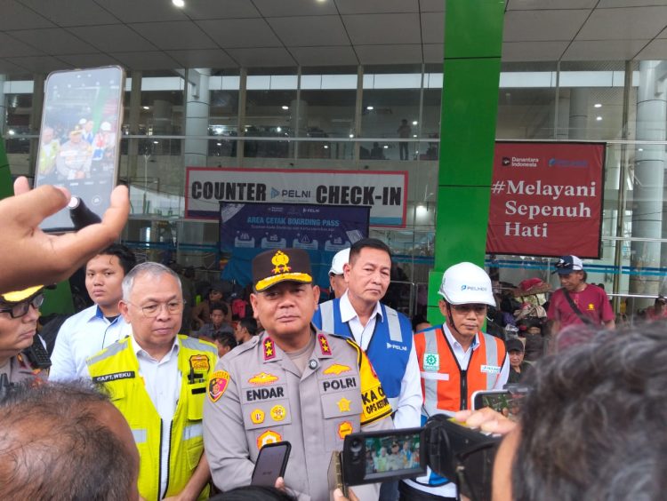 Kapolda Kaltim Turun Langsung Pastikan Pengamanan Mudik Ketat di Pelabuhan Semayang