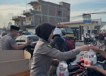 Biddokkes Polda Sumut Bagikan Takjil Gratis, Wujud Kepedulian di Bulan Ramadhan