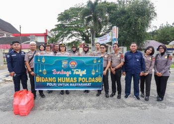 Semangat Ramadhan, Bid Humas Polda Sumut Turun ke Jalan Berbagi Takjil untuk Masyarakat