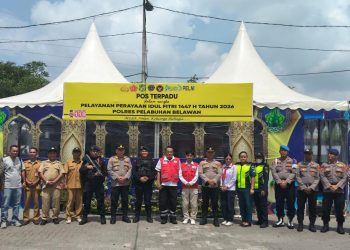 Personel Gegana Brimob Sumut Perkuat Pengamanan Arus Mudik di Pelabuhan Belawan dalam Ops Ketupat Toba 2026