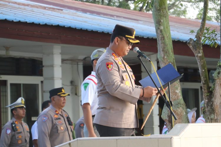 Kapolres Langkat Pimpin Upacara di SMAN 1 Stabat, Tekankan Disiplin, Anti Narkoba dan Bijak Bermedsos
