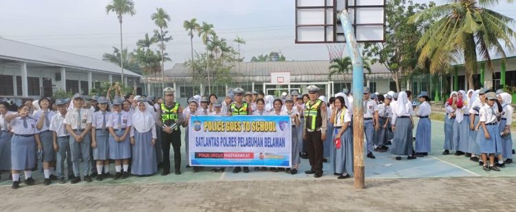 Sat Lantas Polres Pelabuhan Belawan Gelar Police Goes To School di SMA Negeri 9 Medan