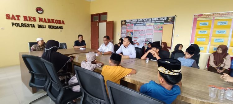 Merupakan momentum menguatkan nilai kemanusiaan, Sat Narkoba Polresta Deli Serdang Berikan Santunan kepada Anak Yatim Piatu