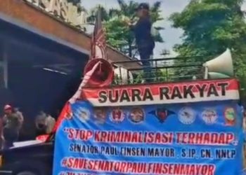 Buntut Pelaporan ke BK DPD, Ratusan Elemen Massa Pendukung Paul Finsen Mayor Geruduk Gedung Parlemen