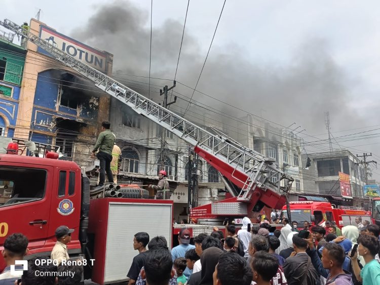 Polres Pelabuhan Belawan dan Polsek Medan Labuhan Amankan Lokasi Kebakaran di Marelan