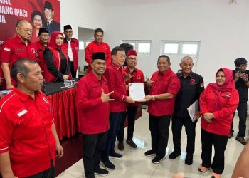 PDI PERJUANGAN Sumut Serahkan SK DPC Medan, Rapidin: Keputusan Tidak Hanya Untuk Medan, Tapi Mencakup Beberapa DPC Lainya