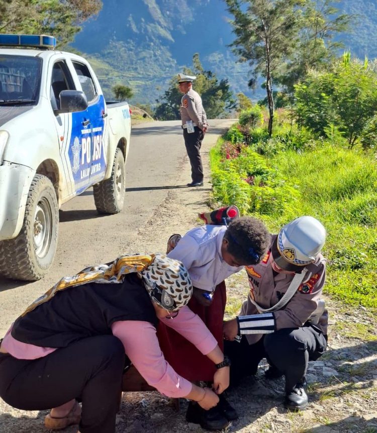 KEBERSAMAAN TRCPPA NASIONAL & POLRES LANNY JAYA DALAM BAKTI SOSIAL
