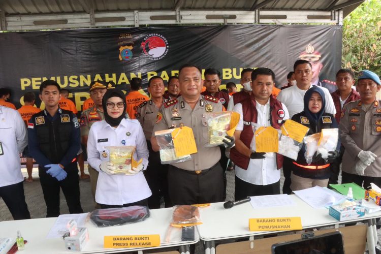 Polres Batu Bara Press rilis Ungkap Kasus Narkoba dan Musnahkan 1.210,07 gram Narkotika.