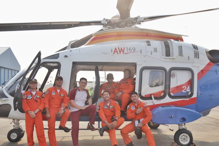 Dari IT, Road Manager, hingga Pilot Helikopter, AKP Tri Husada Wahyu Andromeda Resmi Pimpin Polsek Mamajang   