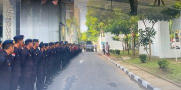 Brimob Polda Sumut Tampil Humanis dan Profesional, Kawal Penyampaian Aspirasi di Kantor Gubernur dengan Aman dan Kondusif