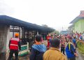 Sigap dan Humanis, Brimob Berau Bantu Padamkan Kebakaran Rumah Warga